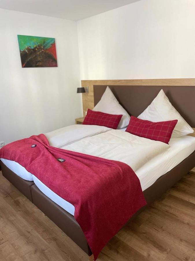 Pleiskirchen Landgasthaus Zur Linde מראה חיצוני תמונה