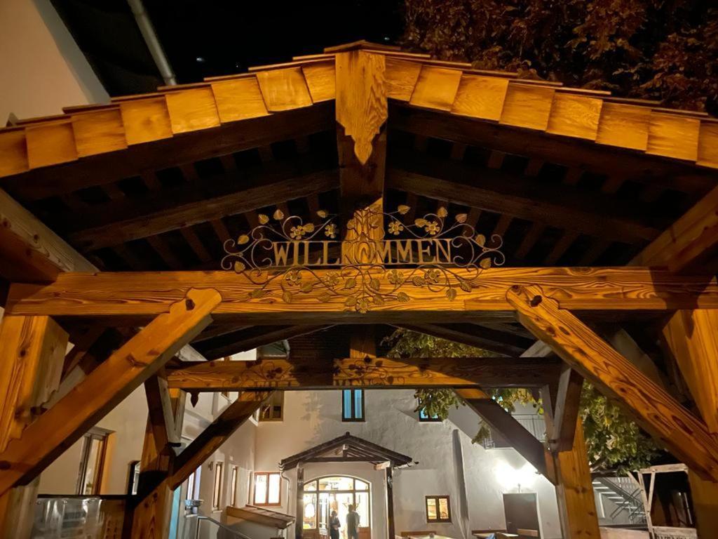Pleiskirchen Landgasthaus Zur Linde מראה חיצוני תמונה